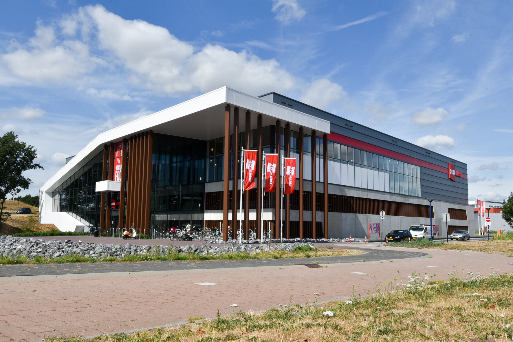 Verwerving winkellocaties supermarktformules Dirk en DekaMarkt